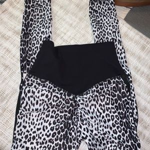 ❌SOLD❌ ABS2B Leopard Scrunch Leggings